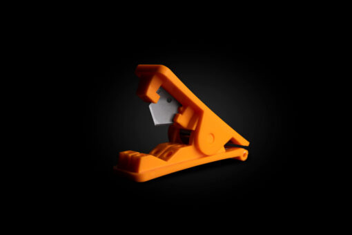 EK-Loop Soft Tube Cutter is a small handy tool specifically made for soft tube cutting. It is compatible with various flexible soft tubing types such as PVC, EPDM, Norprene, silicone, etc. The maximum size compatibility of the cutter is 16mm (5/8'') OD. This soft tube cutter makes a precise even cut allowing perfect fitment onto the fitting and superior aesthetics.