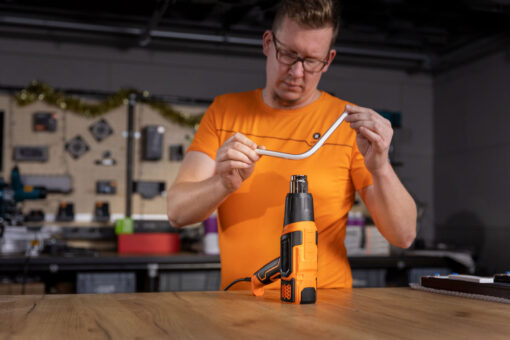 The EK-Loop Heat Gun was carefully crafted to help you achieve even heating and artistic tube bending. It is an ideal addition to any water-cooling enthusiast looking to perfect their tube bending skills. It is well suited for heating up and bending acrylic and PETG tubing thanks to its variable heat output.